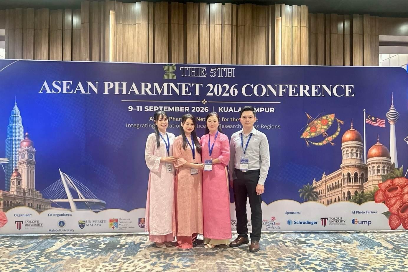 Giảng viên, nghiên cứu viên Trường Đại học Y Dược, ĐHQGHN tham dự và báo cáo tại Hội nghị Asean Pharmnet 2026 tại Malaysia